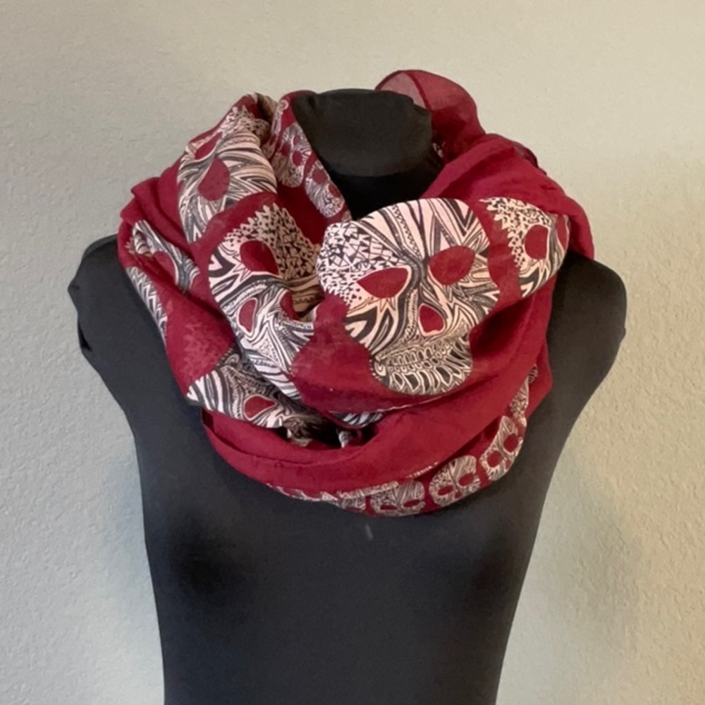 NWOT tribal skull scarf